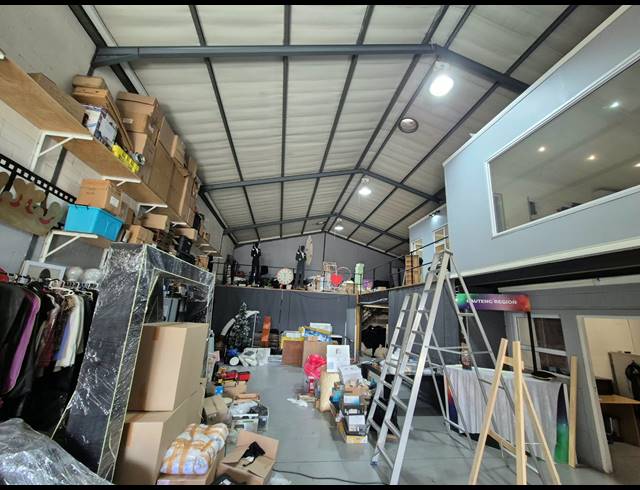 490M² WAREHOUSE TO LET IN PAROW INDUSTRIAL
